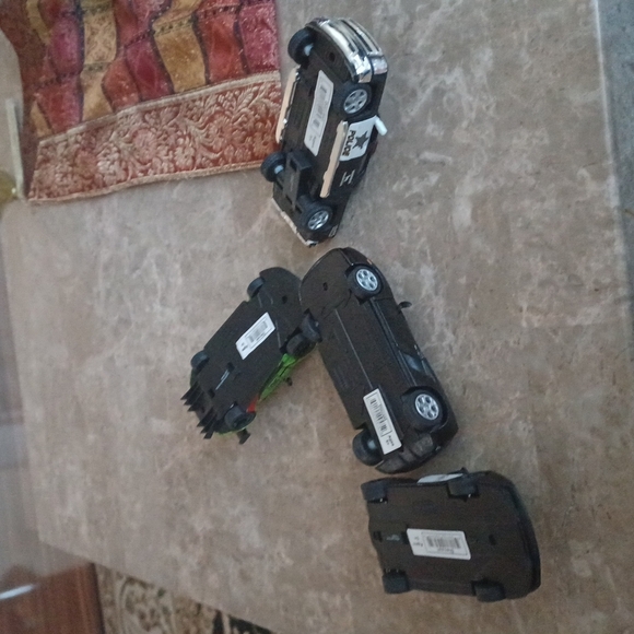 - - Bundle of 4 kidds 🚗 - Picture 2 of 6